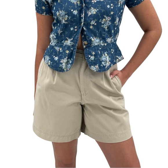 Vintage 90s LizSport High Waisted Mom Shorts Tan Chino Pleated Front | 27" Waist - Picture 2 of 8